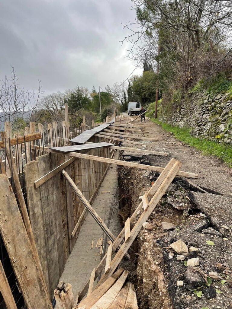 Δήμος Ζαχάρως: Αυτοψία σε έργο διαπλάτυνσης δρόμου από την Τεχνική Υπηρεσία του Δήμου στην ΤΚ Πετραλώνων