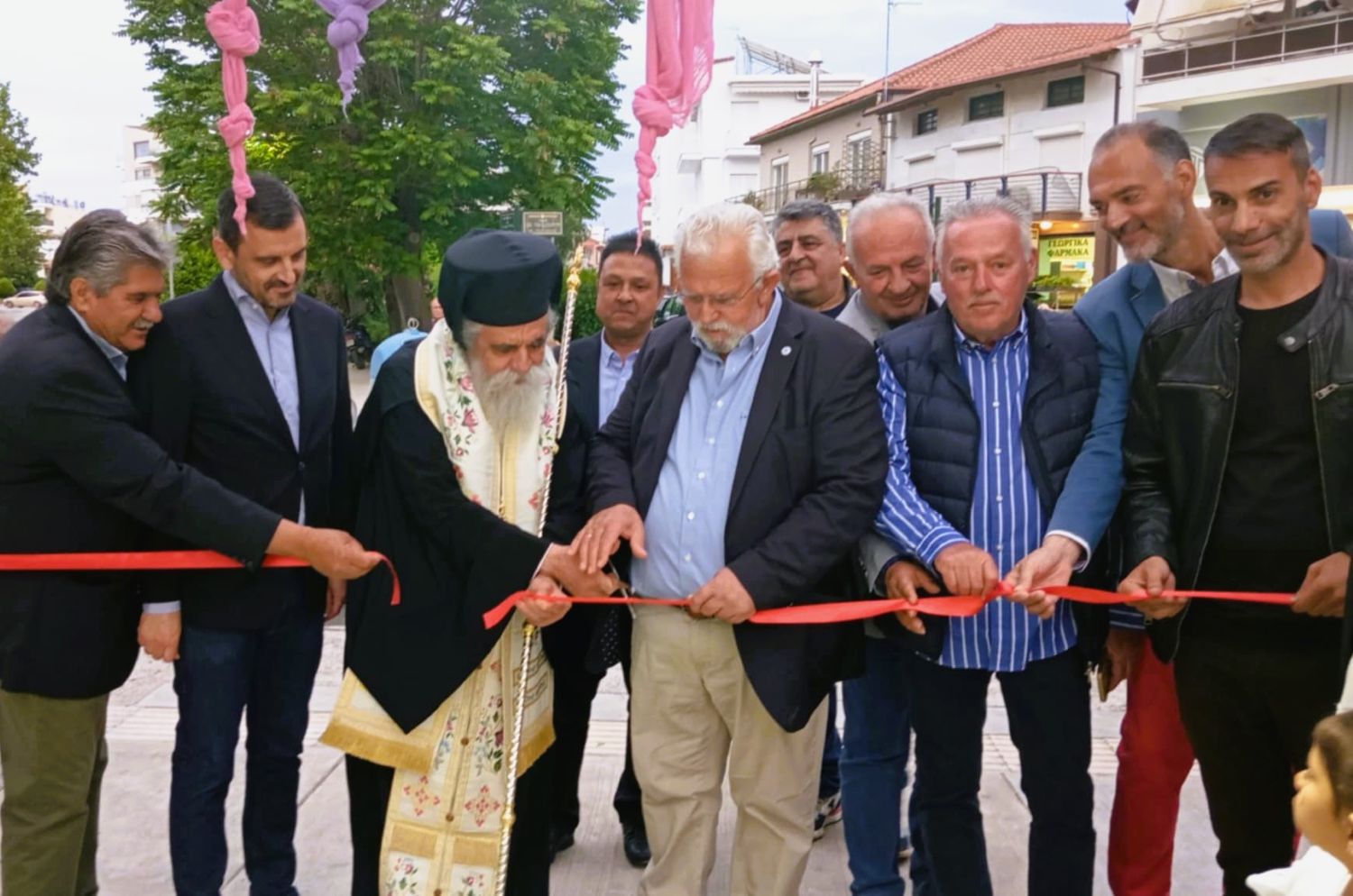 ”Πλημμύρισε” από κόσμο η Αμαλιάδα την ημέρα εγκαινίων της 23ης Πανηλειακής Ανθοκομικής Έκθεσης [video]