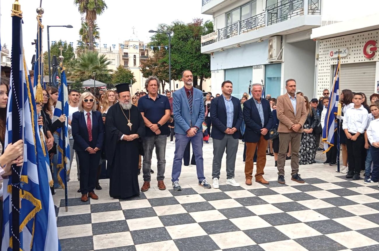 Με την τελετή κατάθεσης στεφάνων από τα σχολεία και την εκπαιδευτική κοινότητα της Αμαλιάδας ξεκίνησαν οι επετειακές εκδηλώσεις για την 28η Οκτωβρίου