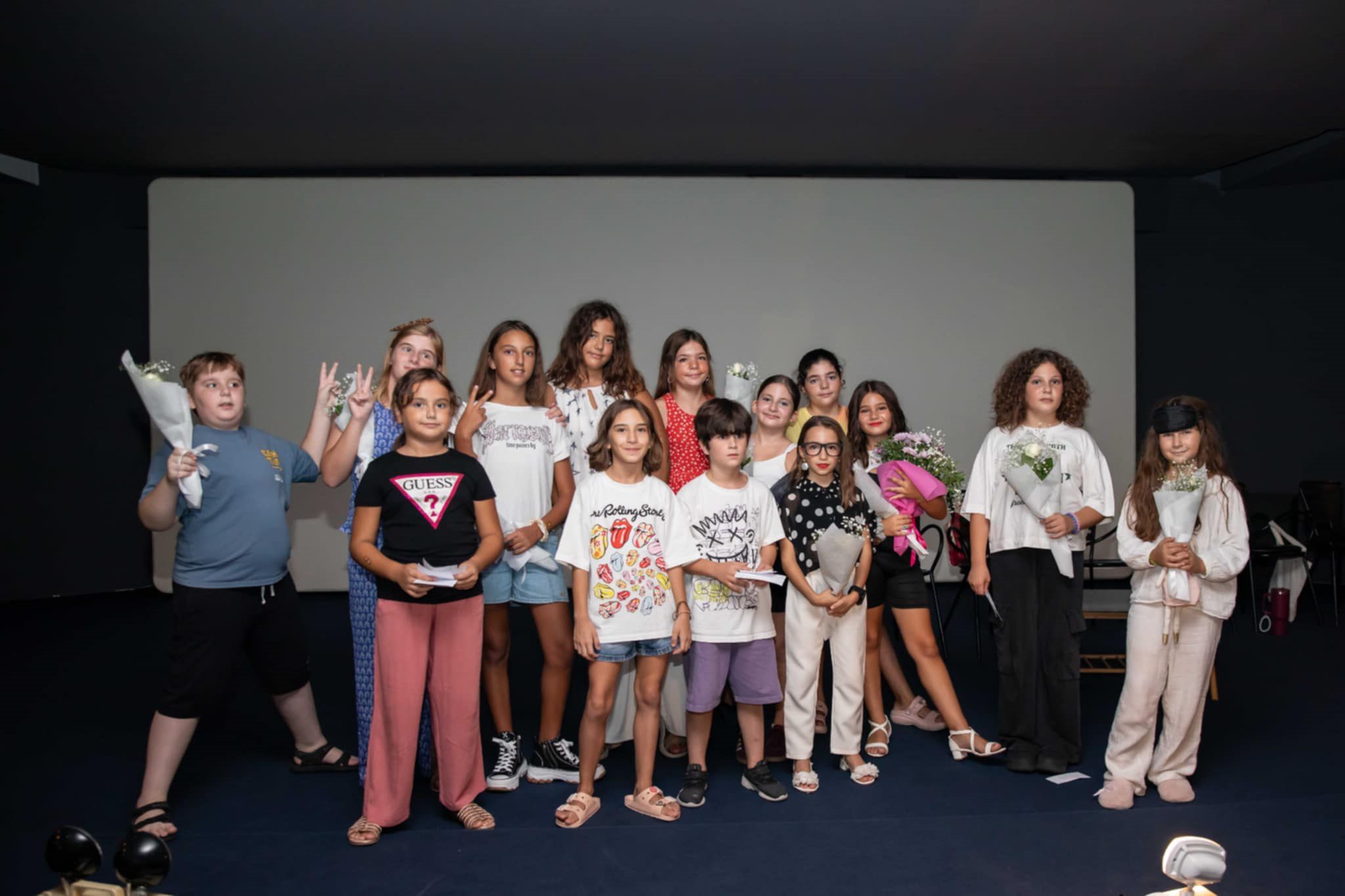 Όταν η σκηνή ανήκει στα παιδιά: Συγκίνηση με το «Είμαστε όλοι ίσοι»