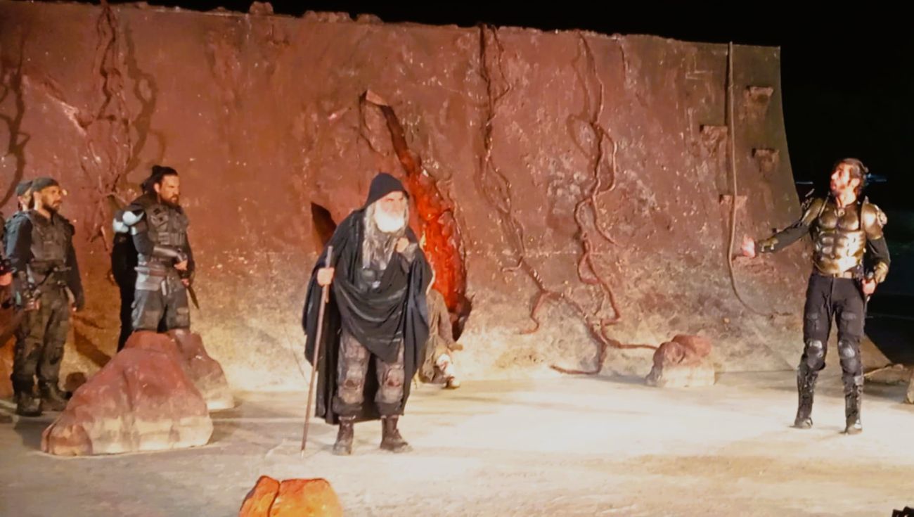 Στο κατάμεστο θέατρο της Αρχαίας Ήλιδας συνεχίστηκε το 35ο Φεστιβάλ με την γνωστή  τραγωδία του Σοφοκλή