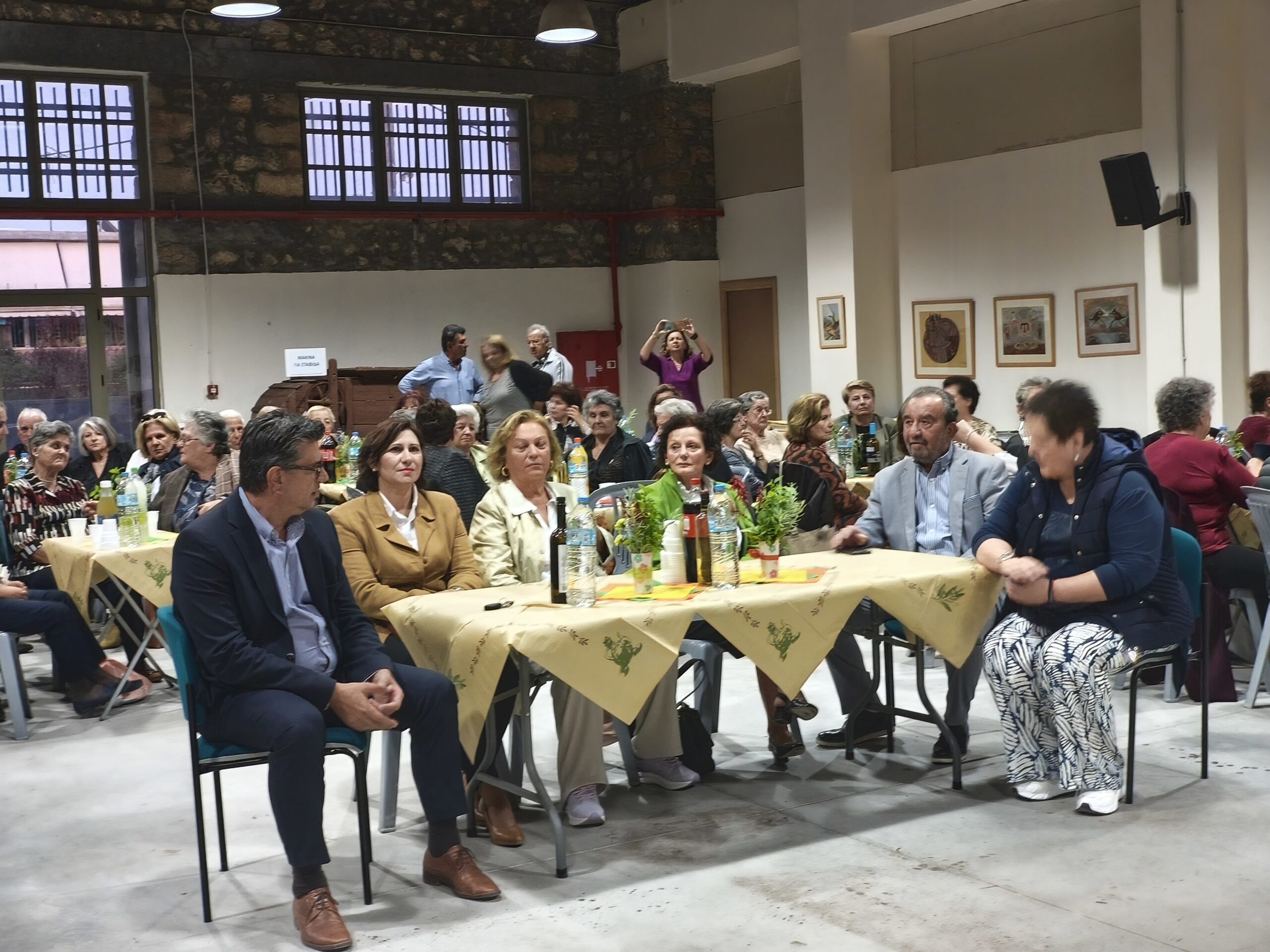 Γιορτή Τρίτης Ηλικίας: Το ΚΑΠΗ Λεχαινών τίμησε τους “πρεσβευτές” της ζωής, με έμφαση στη σημασία τους για την κοινωνία