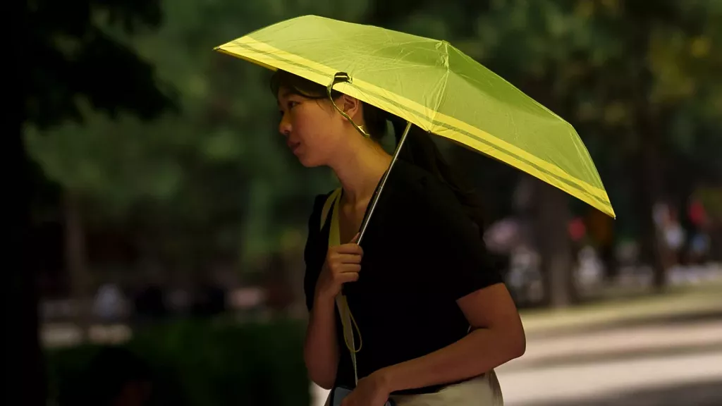 Πώς να παραμείνετε δροσεροί κατά τη διάρκεια των κυμάτων καύσωνα στην Ευρώπη