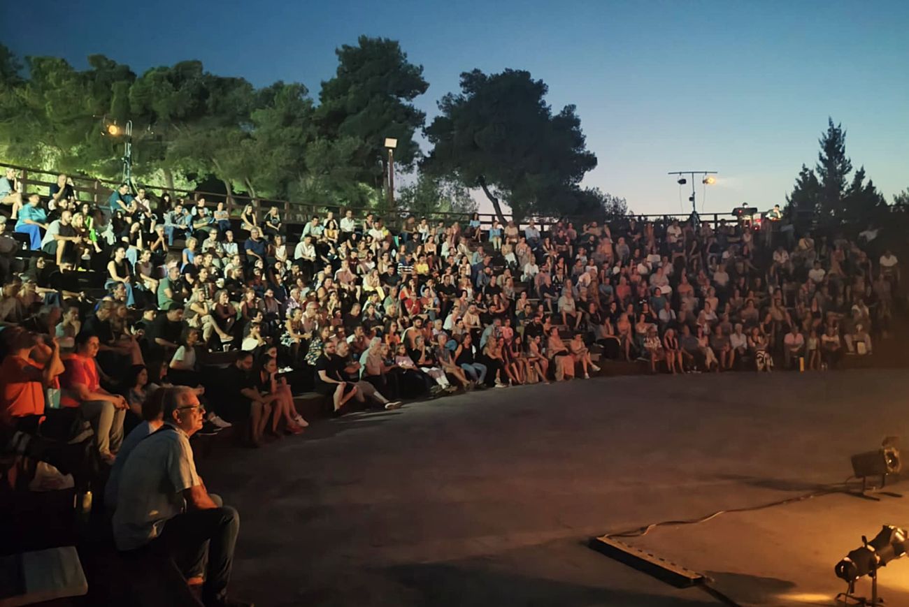 Το 35ο Φεστιβάλ Αρχαίας Ήλιδας υποδέχθηκε τον «Θάνατο του Εμποράκου» με τον Βλαδίμηρο Κυριακίδη»