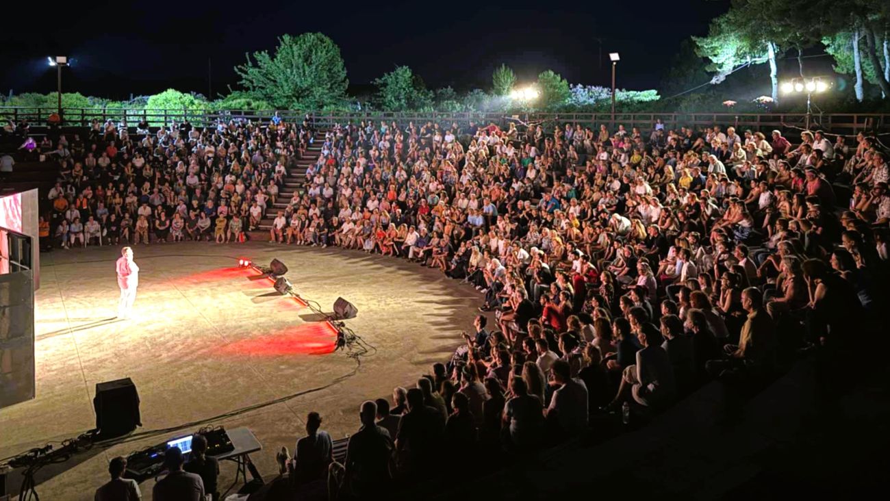 Διεθνές Φεστιβάλ Αρχ. Ήλιδας: Μεγάλη επιτυχία για την κωμωδία «Ούτε Μπρος, Ούτε Πίσω»