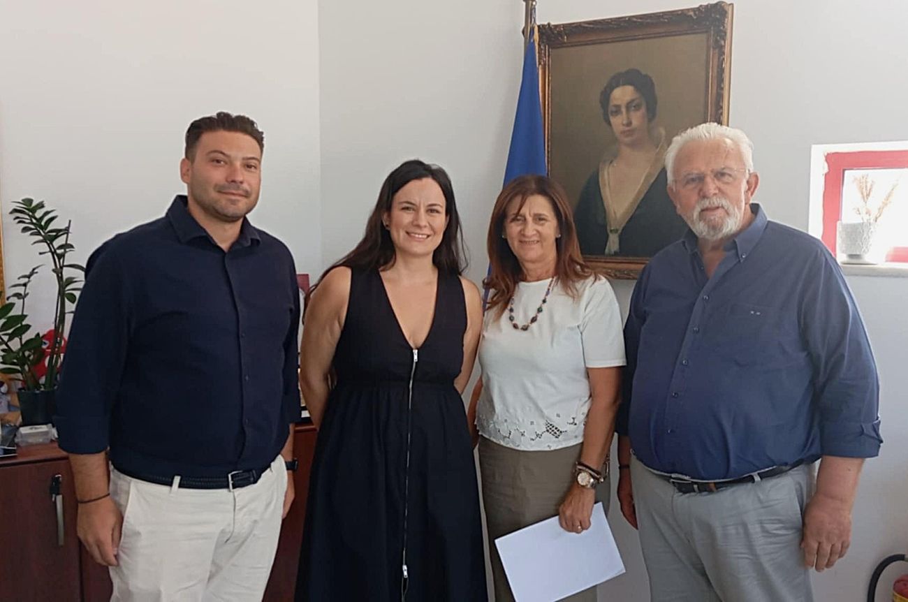 Ο Δήμαρχος Ήλιδας Χ. Χριστοδουλόπουλος υποδέχθηκε στο γραφείο του τη νέα αρχιτέκτονα του Δήμου