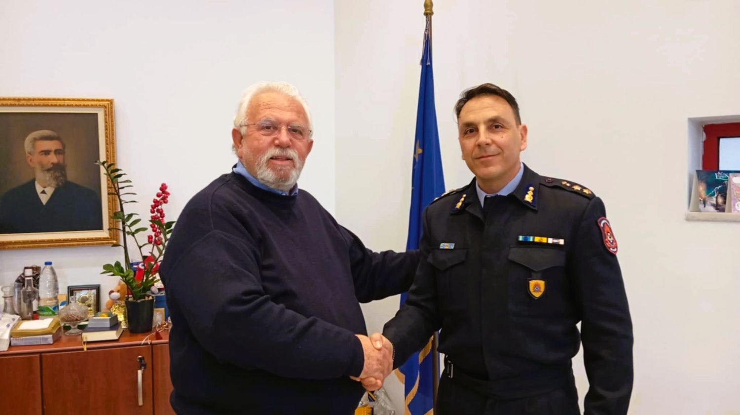 Ο Δήμαρχος Ήλιδας υποδέχτηκε το νέο διοικητή της Πυροσβεστικής Υπηρεσίας Αμαλιάδας Νικόλαο Σμαρνάκη