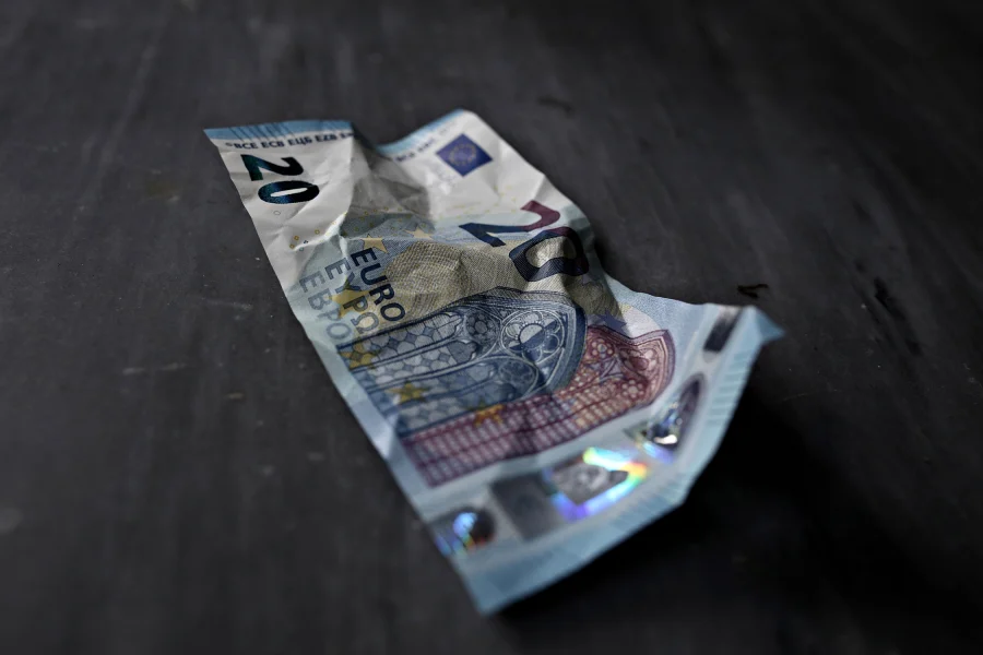 Τι ώρα πληρώνονται την Δευτέρα οι συντάξεις Μαρτίου