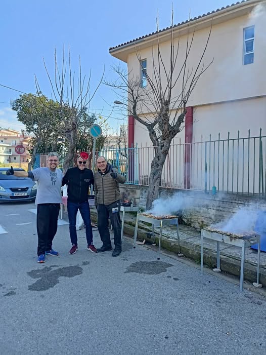 Σε πολλά σχολεία της Ηλείας στήθηκαν νωρίς-νωρίς οι ψησταριές