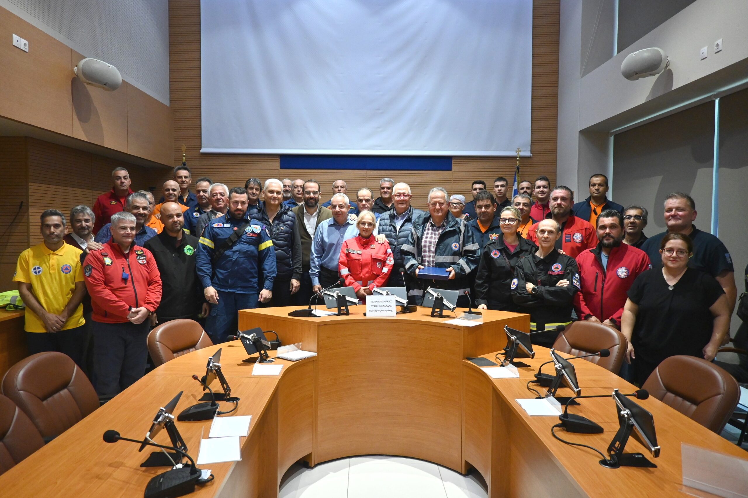 Π.Δ.Ε.: Προσφορά 130 στολών πυρόσβεσης στις εθελοντικές οργανώσεις της Δυτικής Ελλάδας [video]