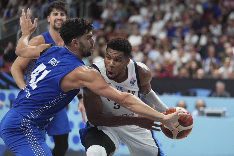 H Ελλάδα πέρασε στους «8» του Eurobasket και η FIBA αποθέωσε τον Γιάννη Αντετοκούνμπο! (εικόνες/videos)