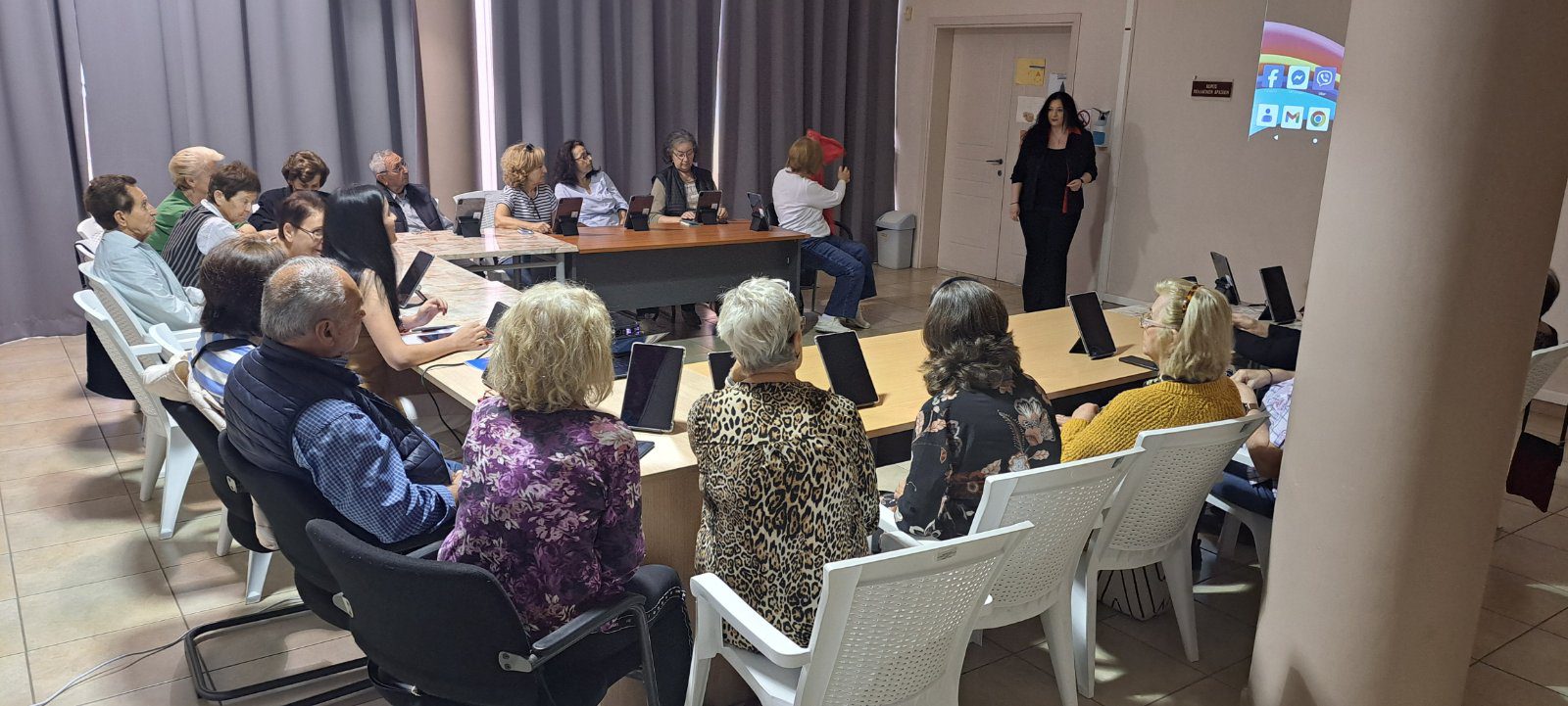 Η τρίτη ηλικία στην εποχή της τεχνολογίας – Ξεκινά πιλοτική δράση σε Πάτρα, Αγρίνιο και Πύργο