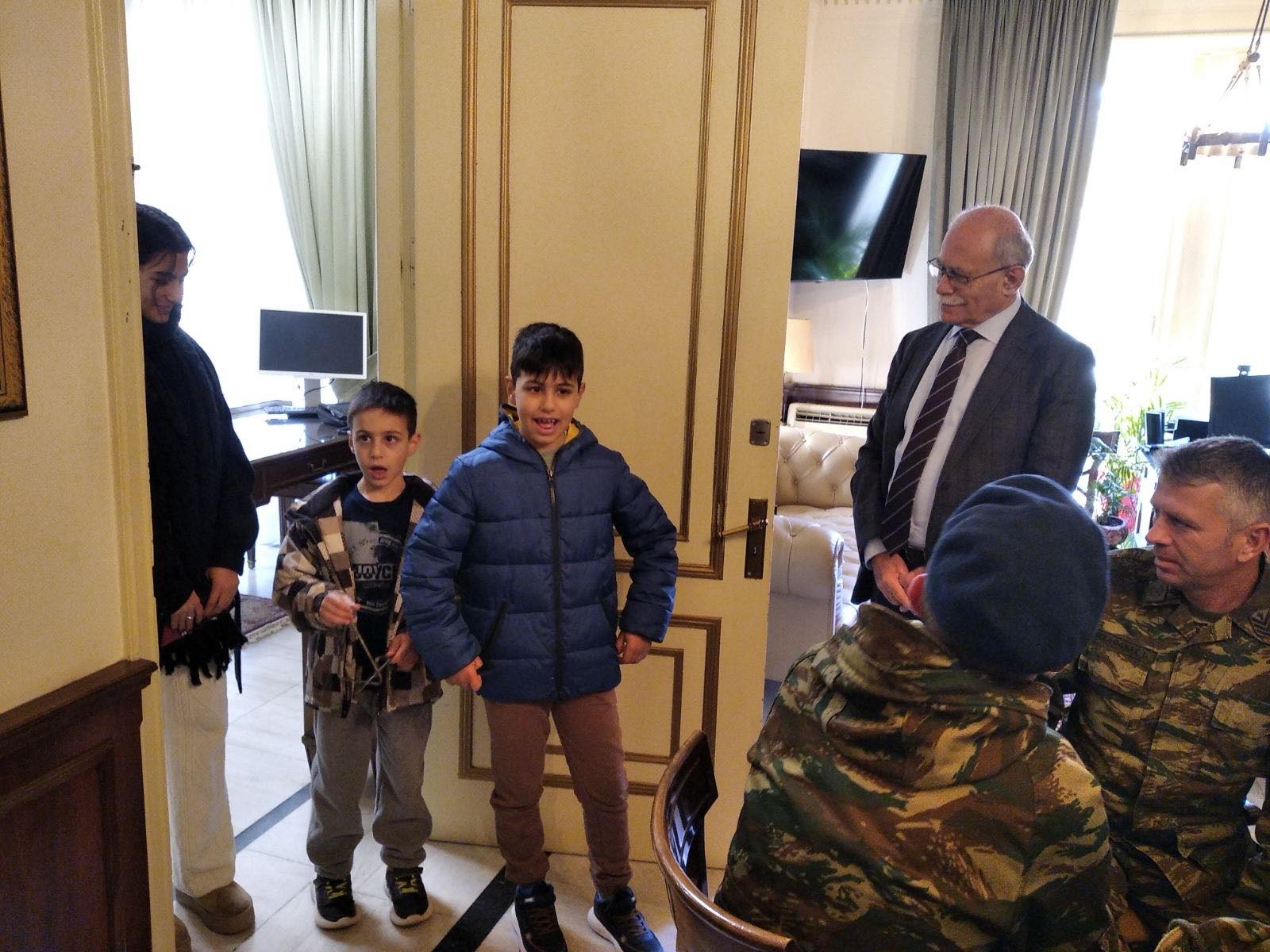 Κάλαντα στο Δήμαρχο Πύργου στο Λάτσειο