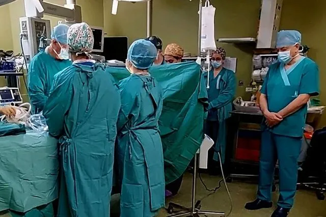 Ενός λεπτού σιγή από τους γιατρούς πριν αφαιρέσουν τα όργανα του 3χρονου Άγγελου