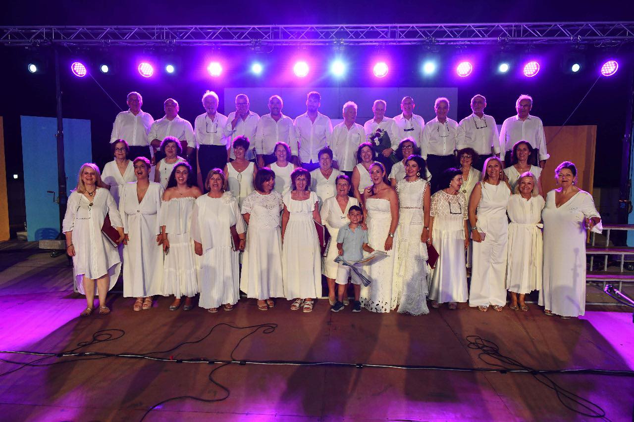 Συγκινητική εμφάνιση στην Κύπρο από την Χορωδία Μυρτουντίων Λεχαινών