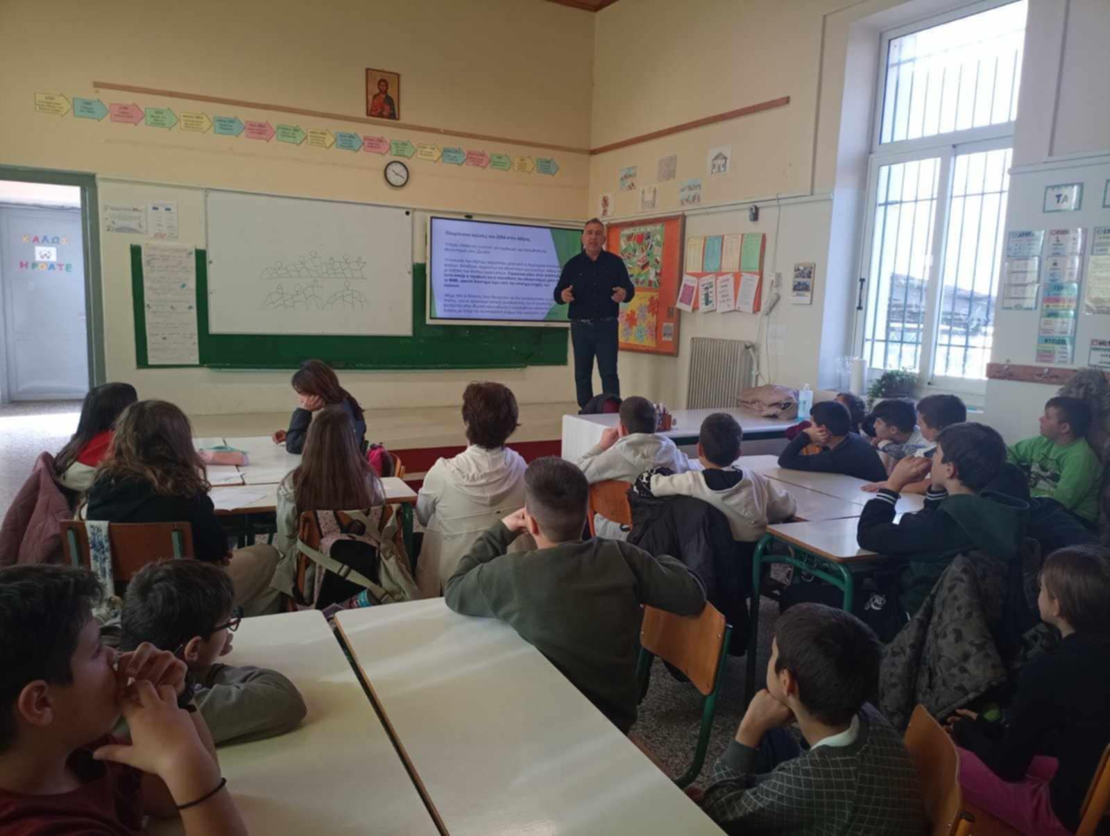 Δήμος Πύργου: Δημιουργική συνάντηση στελεχών του Γραφείου Εθελοντισμού με τους μαθητές του 8ου Δημοτικού Σχολείου 