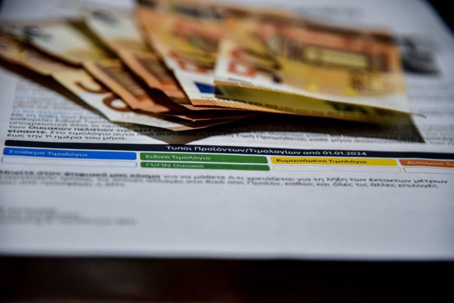 «Τσιμπημένοι» οι λογαριασμοί ρεύματος Αυγούστου – Ποιους θα συμφέρει το νέο γαλάζιο τιμολόγιο