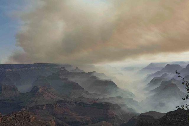 Πυρκαγιά στην Αριζόνα – Καταστράφηκε το ιστορικό καταφύγιο του Grand Canyon