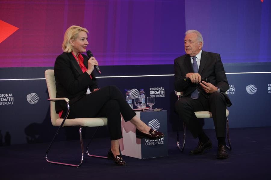 Δημήτρης Αβραμόπουλος: «Η Ευρώπη είναι αποδυναμωμένη»