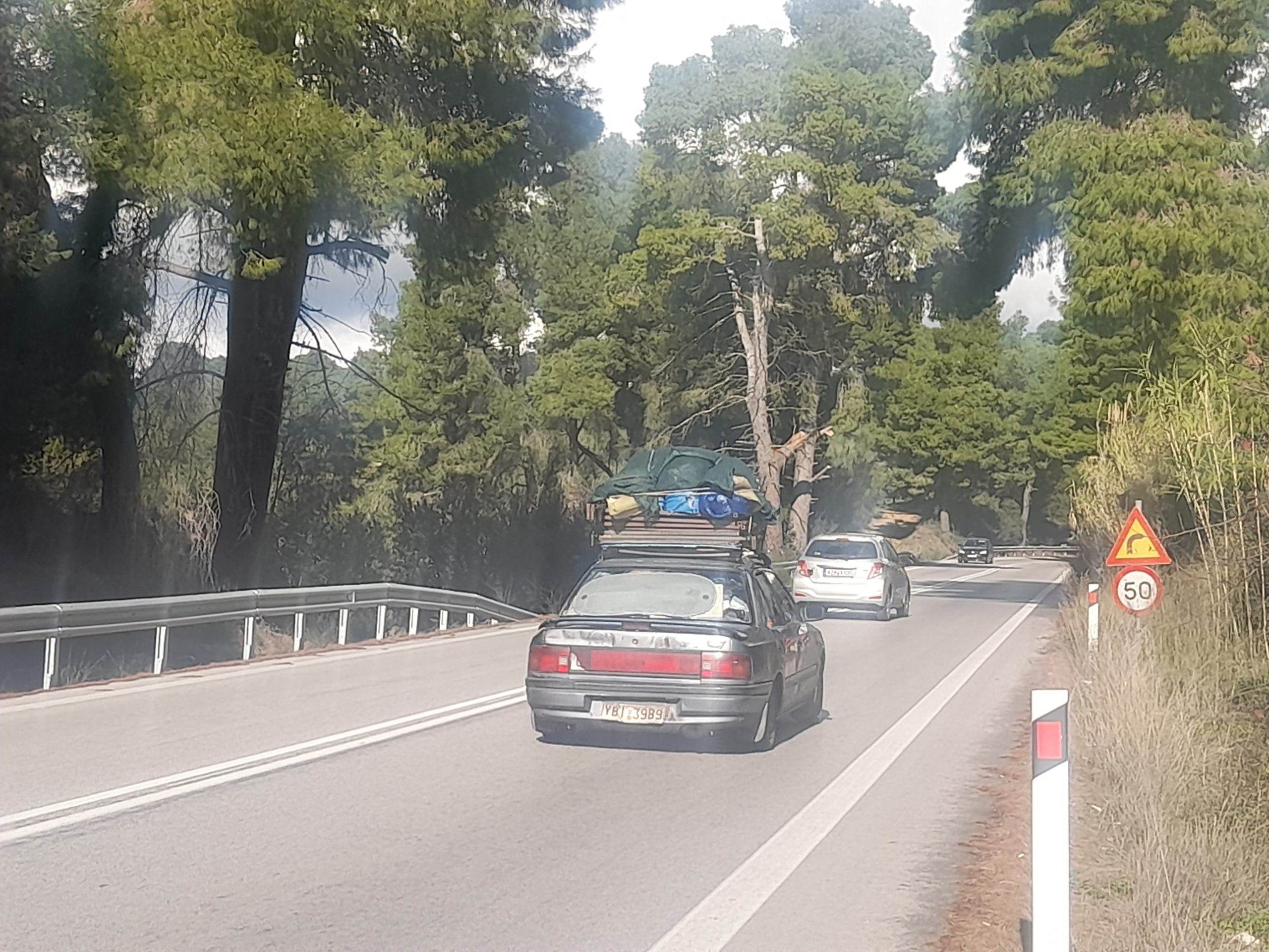 Διαρκής ο κίνδυνος για τους διερχόμενους στο τμήμα από διασταύρωση Κρεστένων έως Κ. Σαμικό