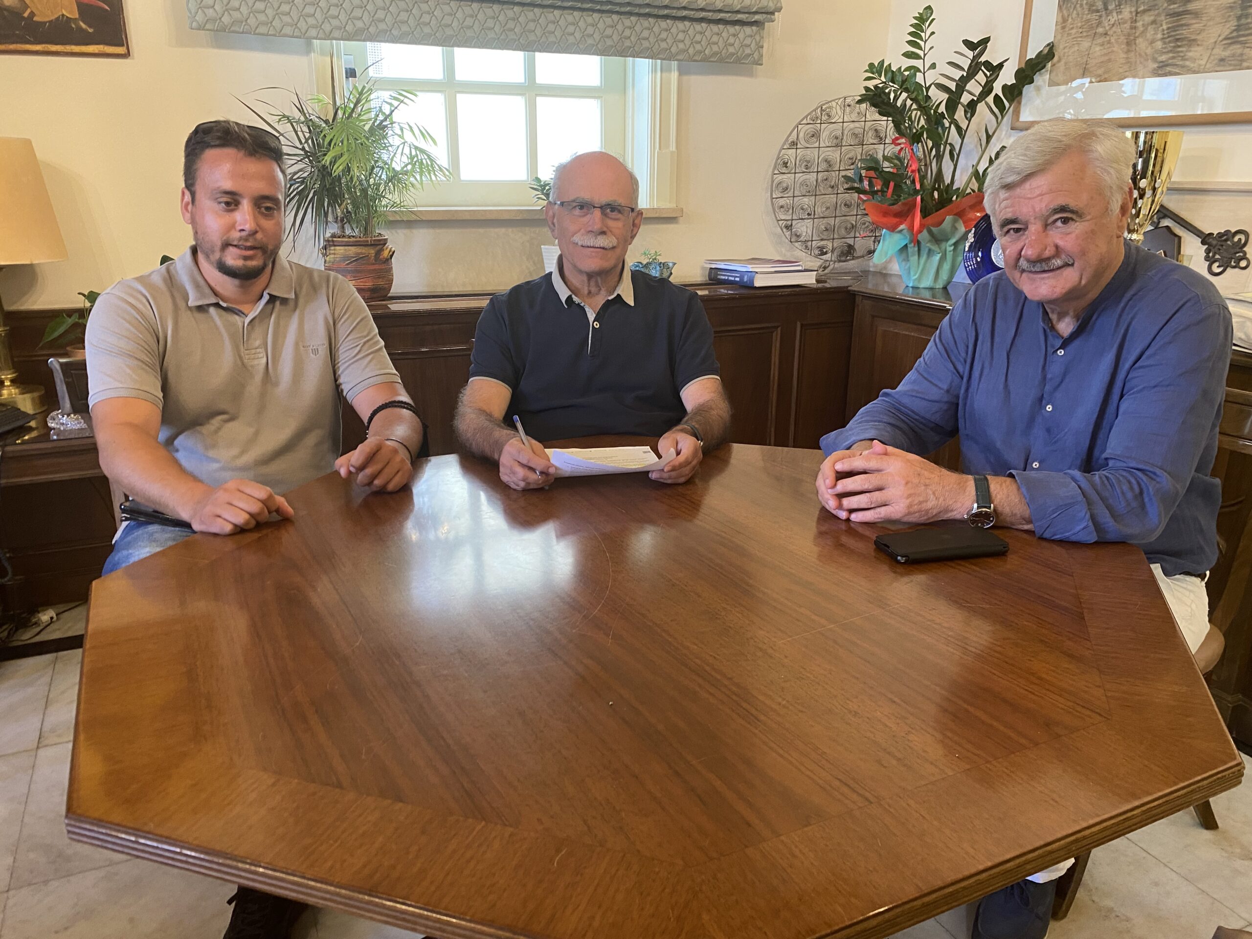 Δήμος Πύργου: Υπεγράφη η σύμβαση για την απομάκρυνση των δεματοποιημένων απορριμμάτων από το Ποτόκι