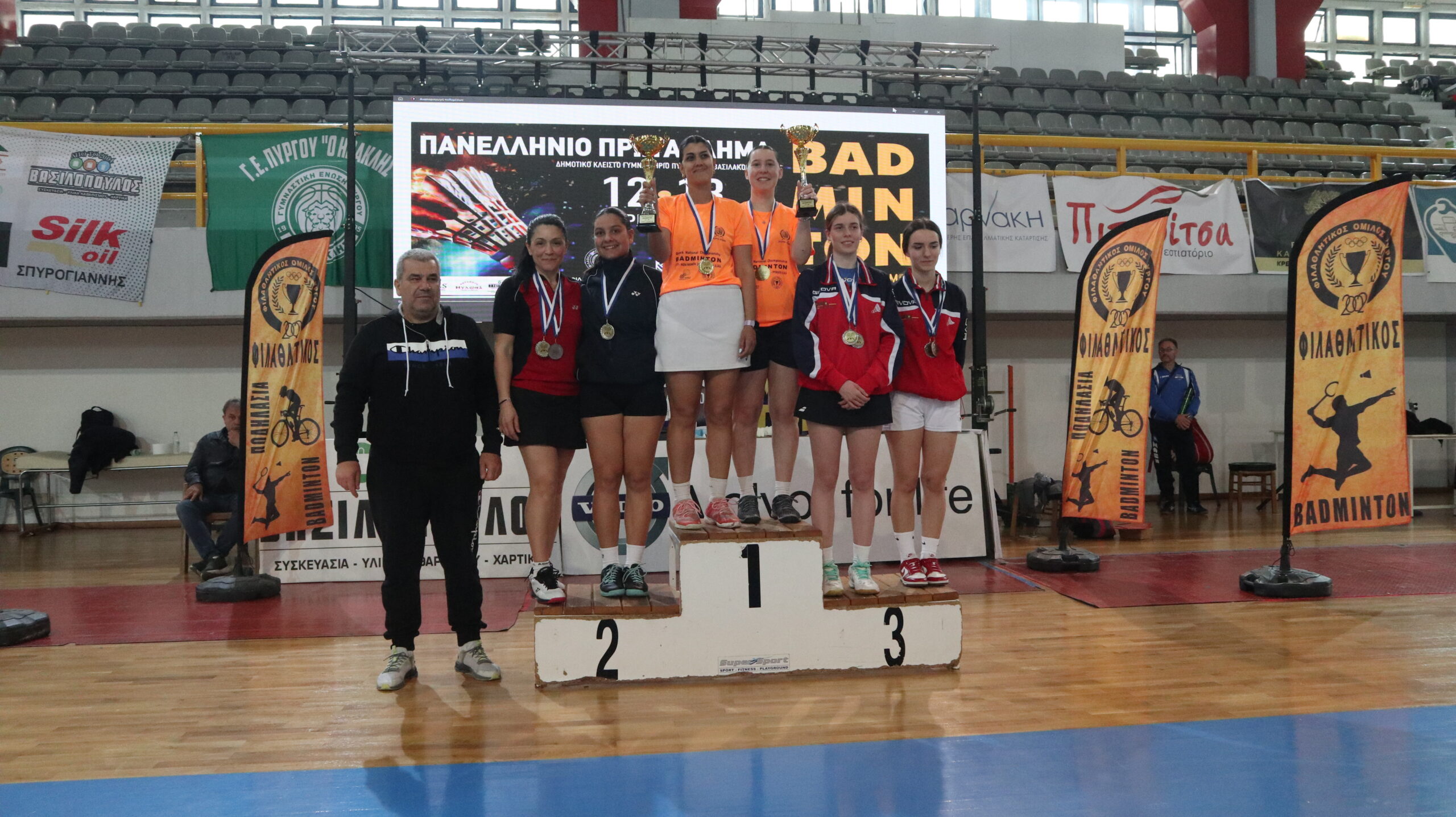Πανελ. πρωτ. μπάντμιντον: “Χρυσές” Βλαχαντώνη-Βαγγέλη στο διπλό γυναικών