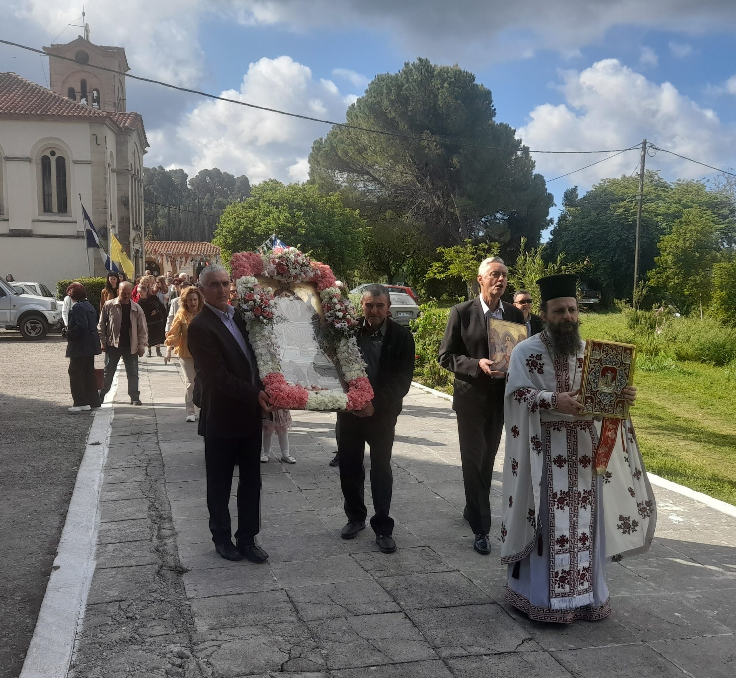 Κρέστενα: Πλήθος πιστών στην εορτή της Ζωοδόχου Πηγής