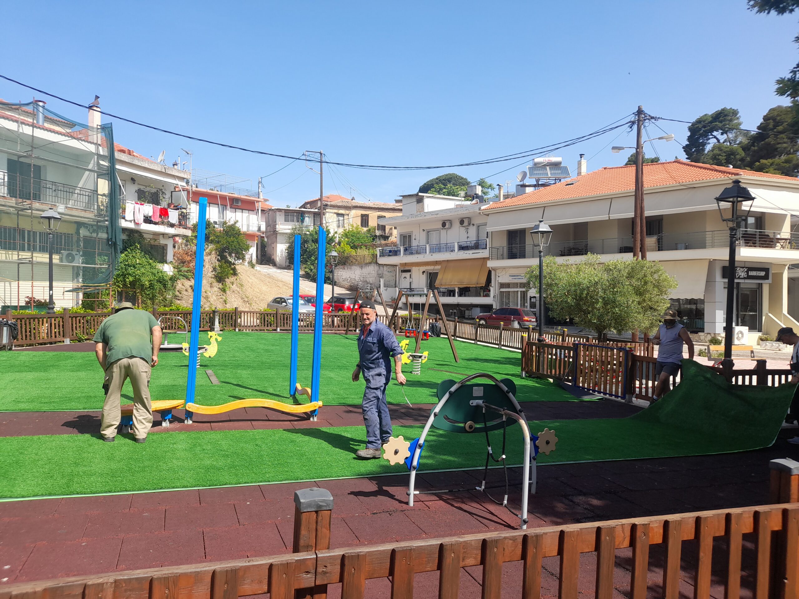 Κρέστενα: Μέριμνα για τις παιδικές χαρές