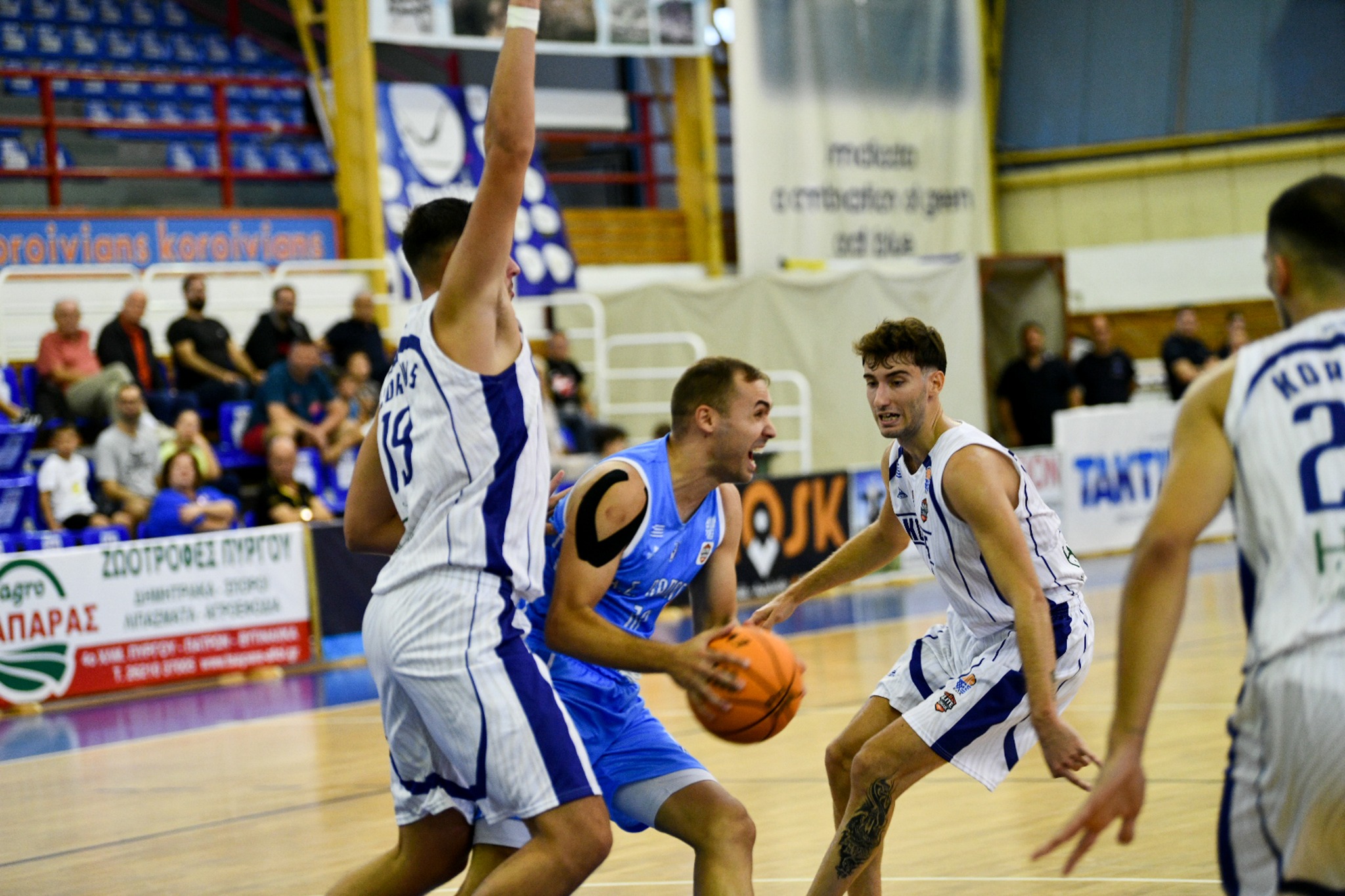 Κόροιβος: «Ποδαρικό» με Παπάγου στο «Σαλούν» – Αντικατάσταση του Μάγερς