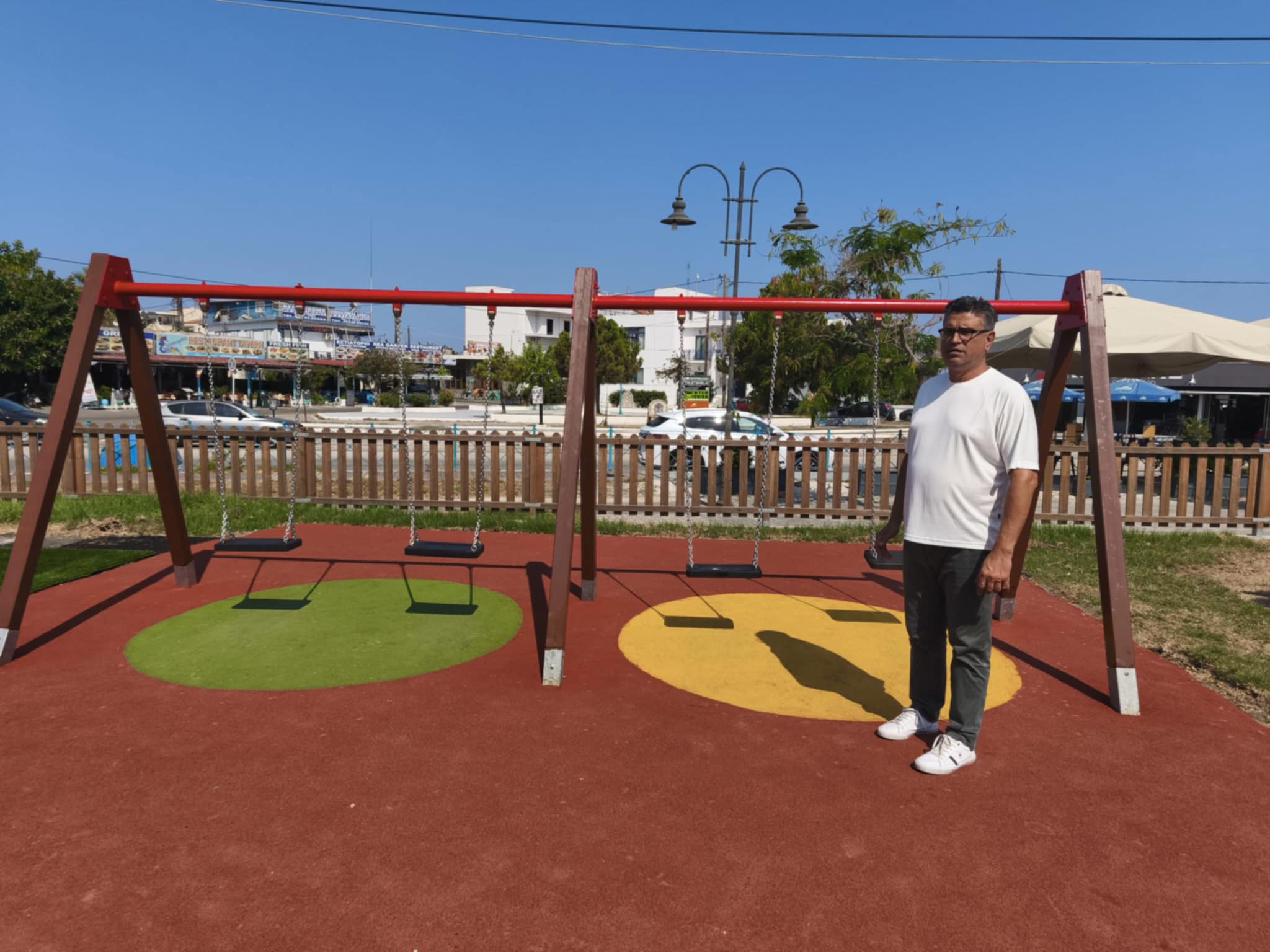 Νέες, σύγχρονες και ασφαλείς παιδικές χαρές στην Κυλλήνη και τη Νέα Μανολάδα