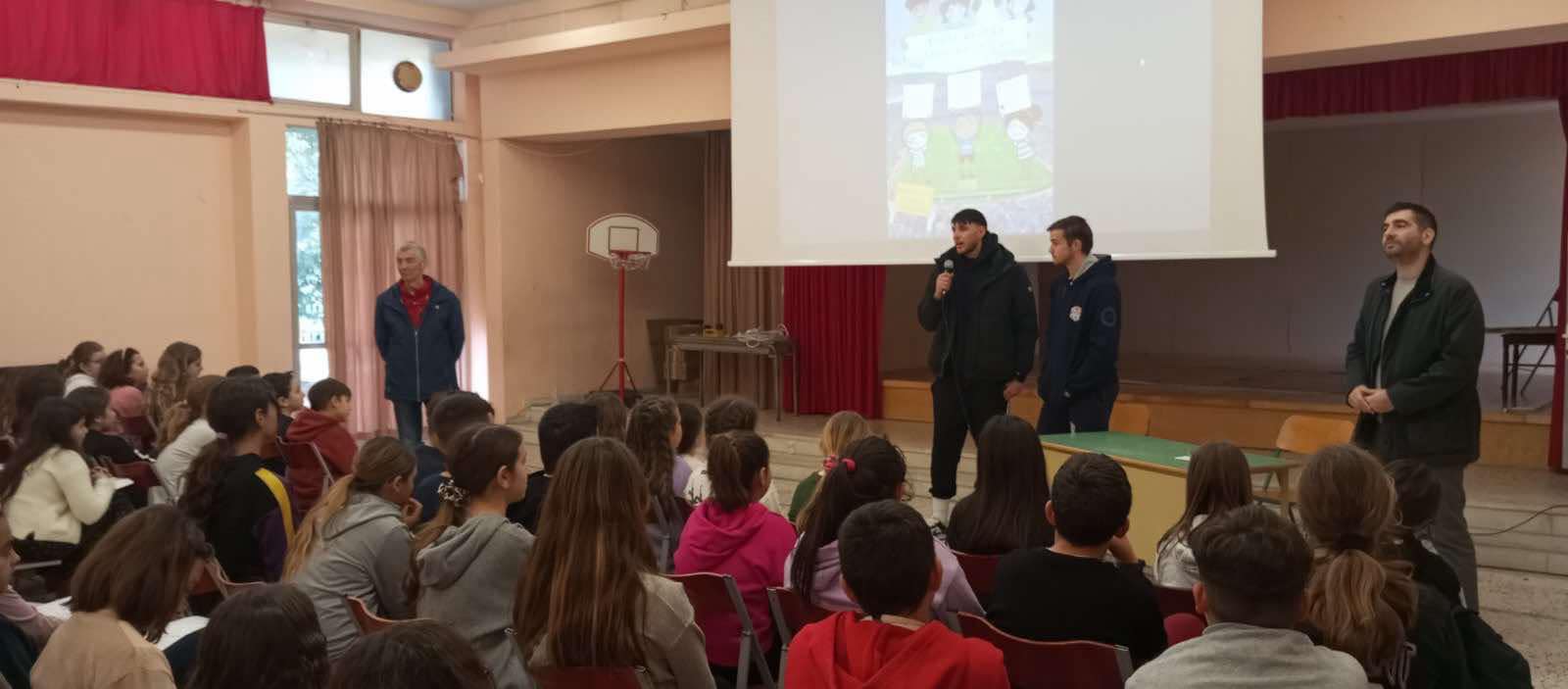 Επίσκεψη Κοροίβου στο 6ο Δημοτικό Σχολείο Αμαλιάδας