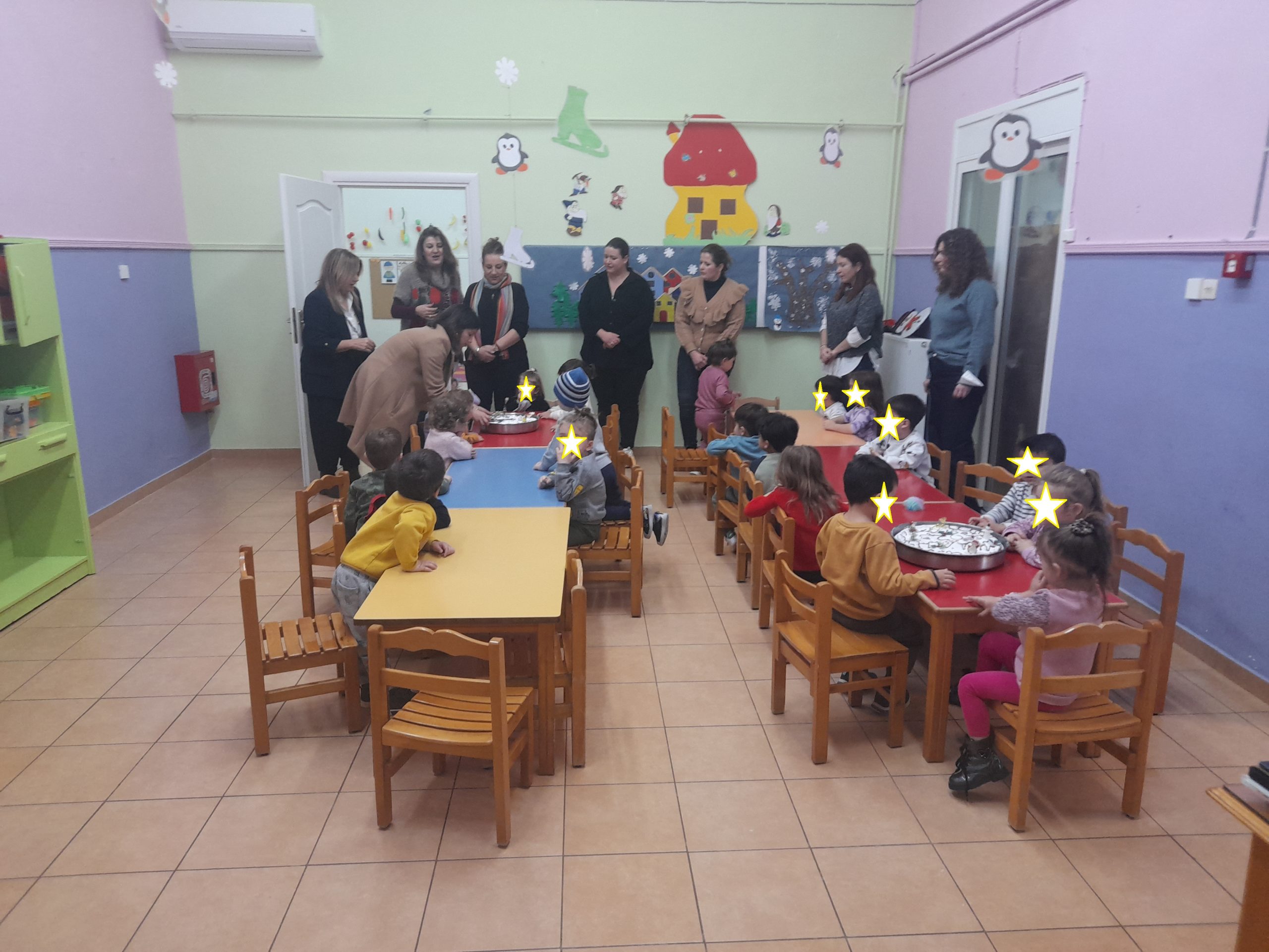 Σε χαρούμενη ατμόσφαιρα η κοπή της πίτας στον παιδικό-βρεφονηπιακό Σταθμό Κρεστένων