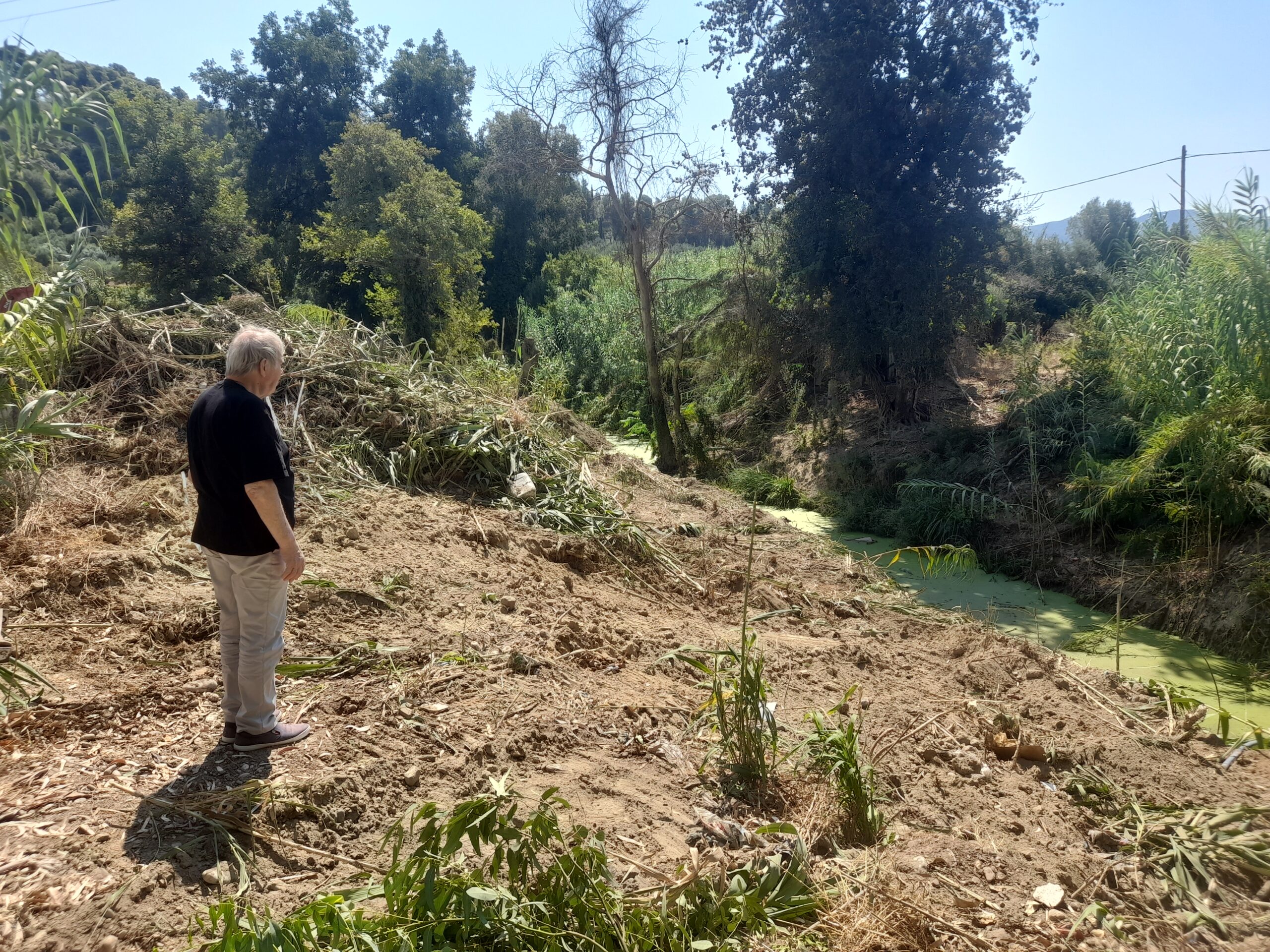 Προληπτικός καθαρισμός ρεμάτων στην Κρέστενα