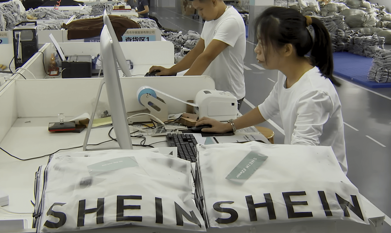 Η αλήθεια για το φόρεμά σας των €12: Μέσα στα κινεζικά εργοστάσια της Shein