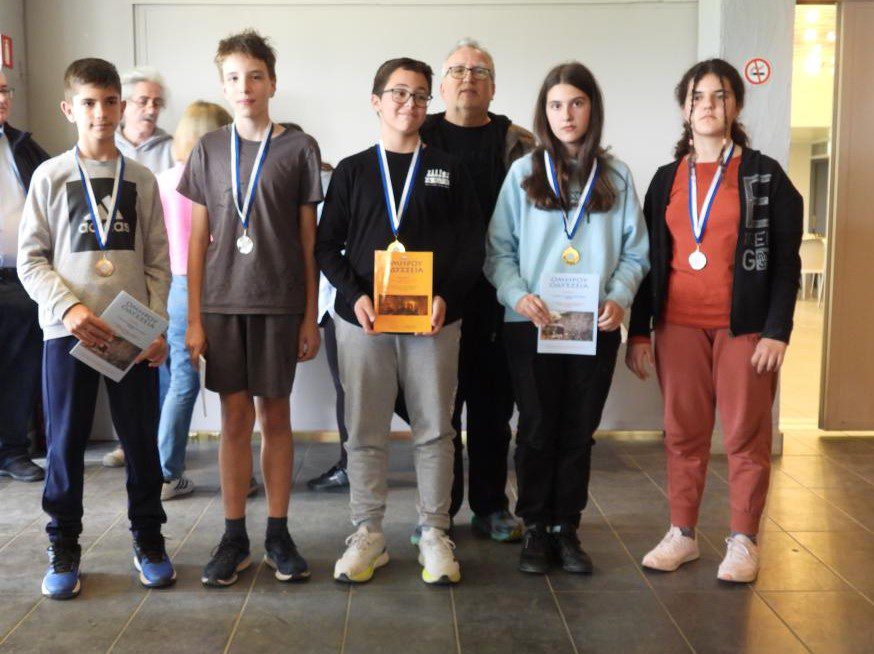 Σκάκι: Με 3 μετάλλια επέστρεψαν οι μαθητές/τριες της Ηλείας από το Μαθητικό πρωτάθλημα Δυτ. Ελλάδος