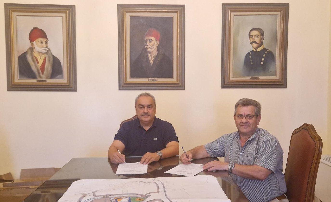 Υπογράφηκε η σύμβαση για την ανάπλαση του οικοδομικού τετραγώνου στο 4ο Νηπιαγωγείο Γαστούνης