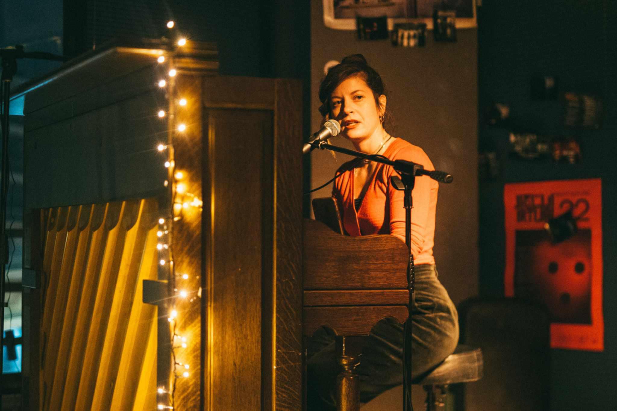 “Ανάδυση”: Η Χαρούλα Τσαλπαρά παρουσιάζει τον πρώτο της δίσκο [video]