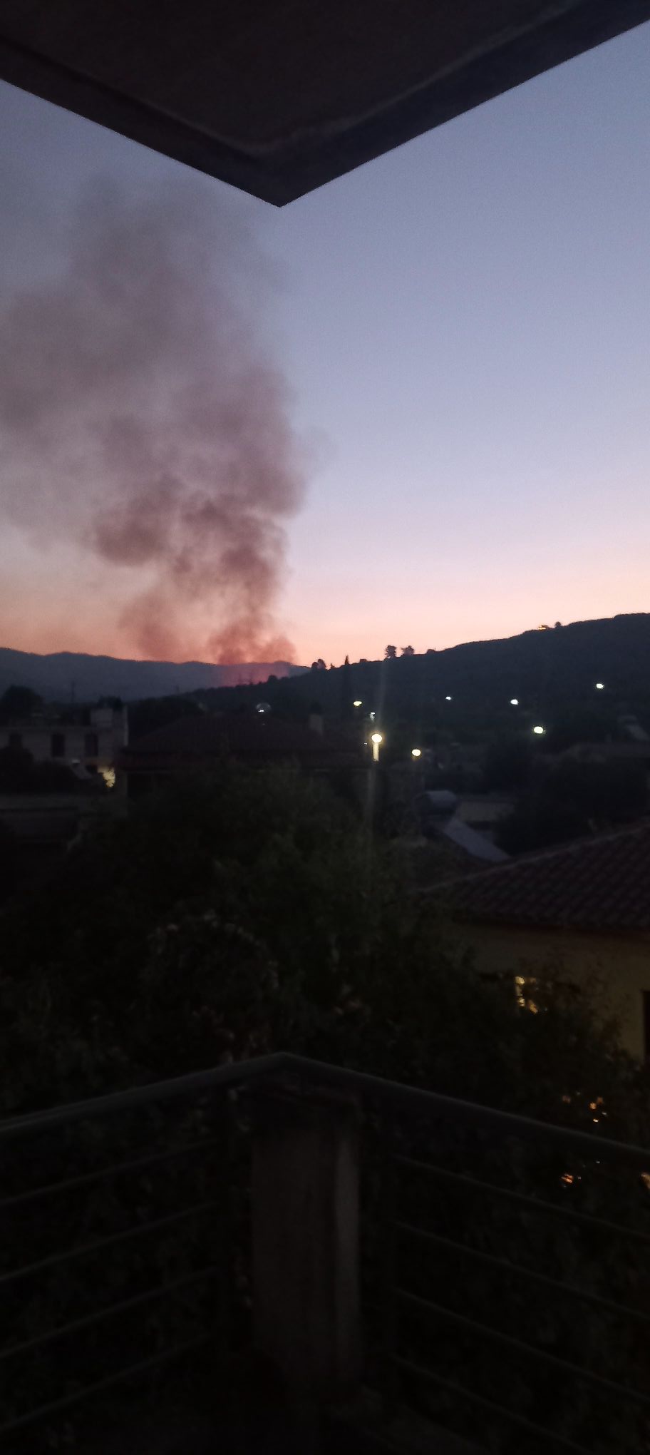 Φωτιά στη Ζαχάρω – Σε ύφεση πλέον το μέτωπο της πυρκαγιάς | Συνεχής ενημέρωση [videos]