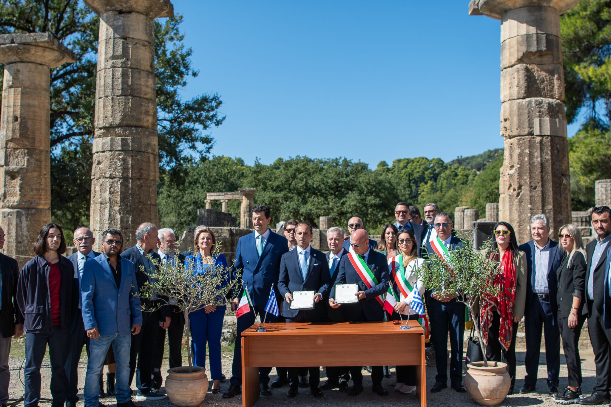 Μαζί για ένα Καλύτερο Μέλλον: Υπογράφηκε η Συμφωνία Αδελφοποίησης των Δήμων Αρχαίας Ολυμπίας και Cirò Marina