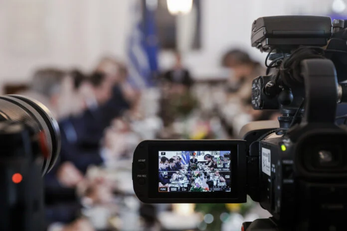 Στον καθρέφτη του ΟΠΕΚΕΠΕ: 2 νέες παραιτήσεις, οι αποφάσεις Μητσοτάκη στα Χανιά και ένα επιτελικό κράτος με «φραπέ» και ΑΦΜ