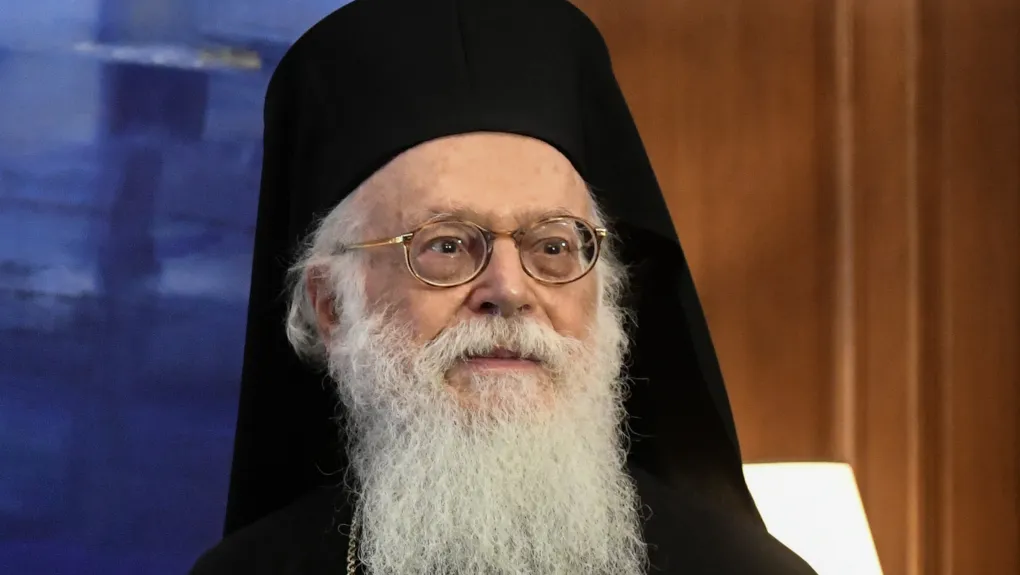 Απεβίωσε ο Αρχιεπίσκοπος Αλβανίας Αναστάσιος