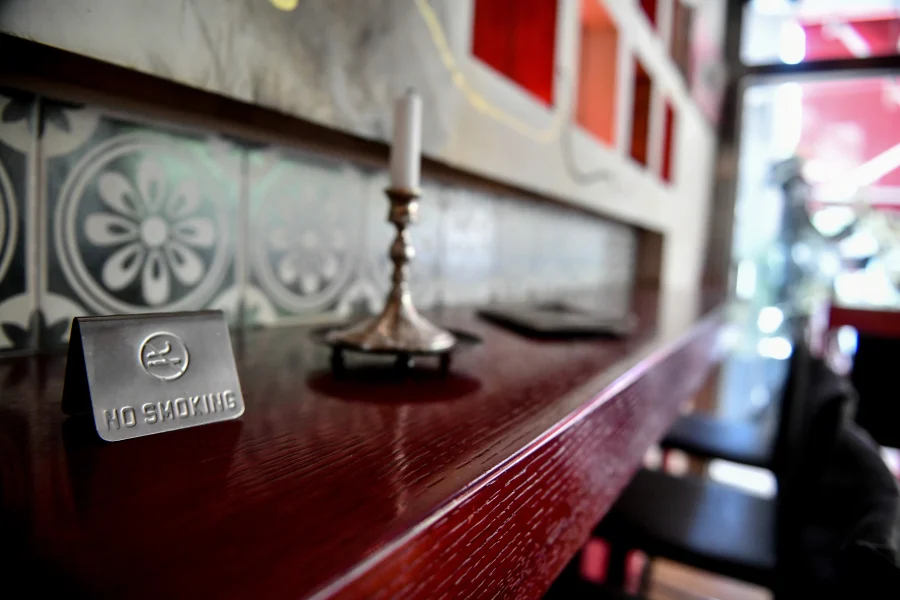 Μείωση της κατανάλωσης παράνομων τσιγάρων στην Ελλάδα το 2024