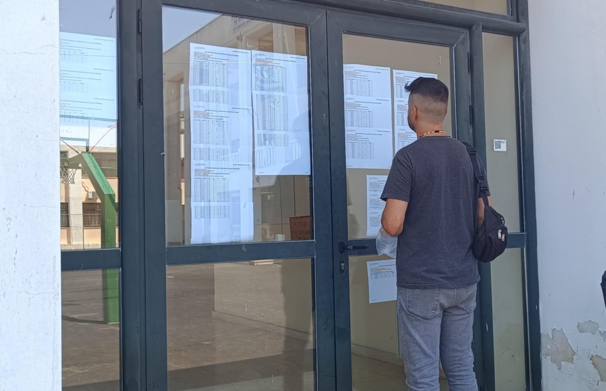 Οι “πάνω” και οι “κάτω” σχολές, οι 30.000 εκτός ΑΕΙ και οι 11.000 θέσεις κενές