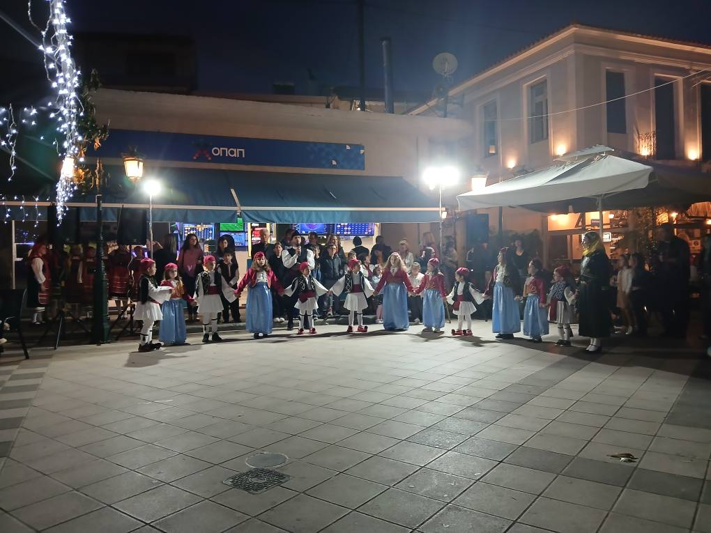 Κρέστενα: Χορευτικό σεργιάνι στην παράδοση