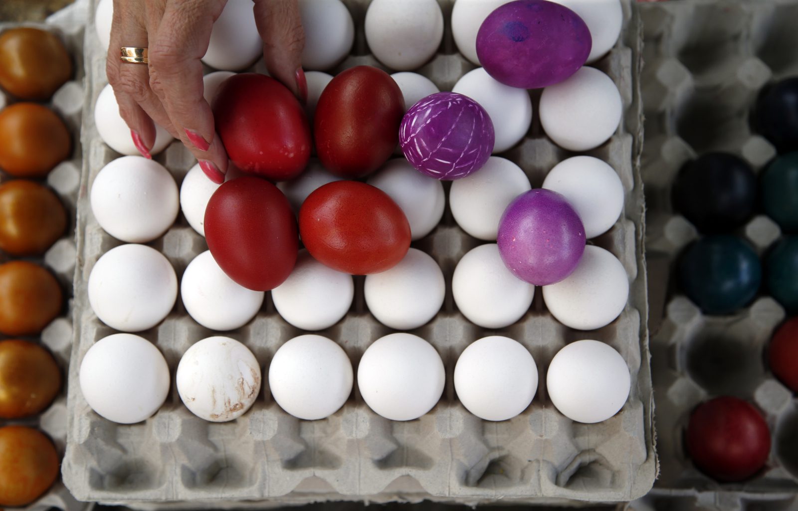 Κόκκινα αβγά: Η ιστορία τους στην Ελλάδα και τον κόσμο