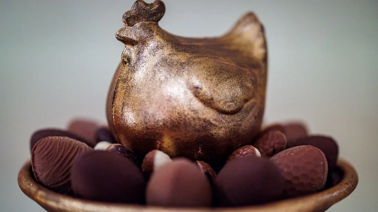 Βρυξέλλες: Σοκολατένιες δημιουργίες σε έκθεση – Εμπνευσμένες από τη κομψότητα του Art Deco