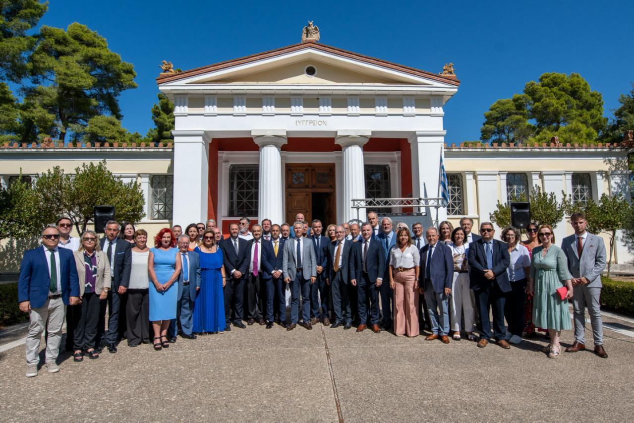 Συμμαχία θεσμών για την ειρήνη