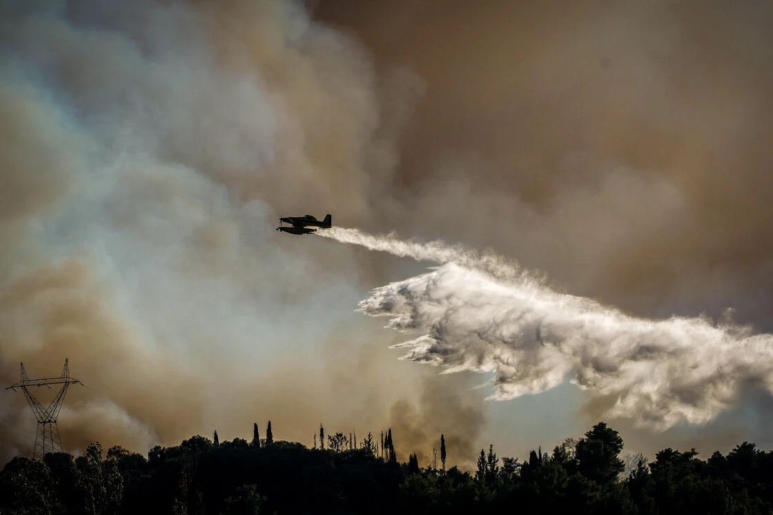 Σε ύφεση τα μέτωπα στην Ηλεία – Επαγρύπνηση για αναζωπυρώσεις λόγω θυελλωδών ανέμων