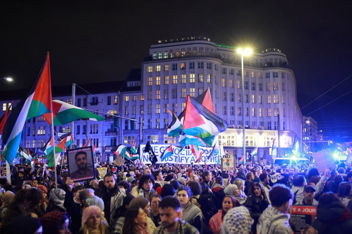 Η Δύση φιμώνει και καταστέλλει διαδηλώσεις υπέρ της Παλαιστίνης, καταγγέλλει νέα έκθεση
