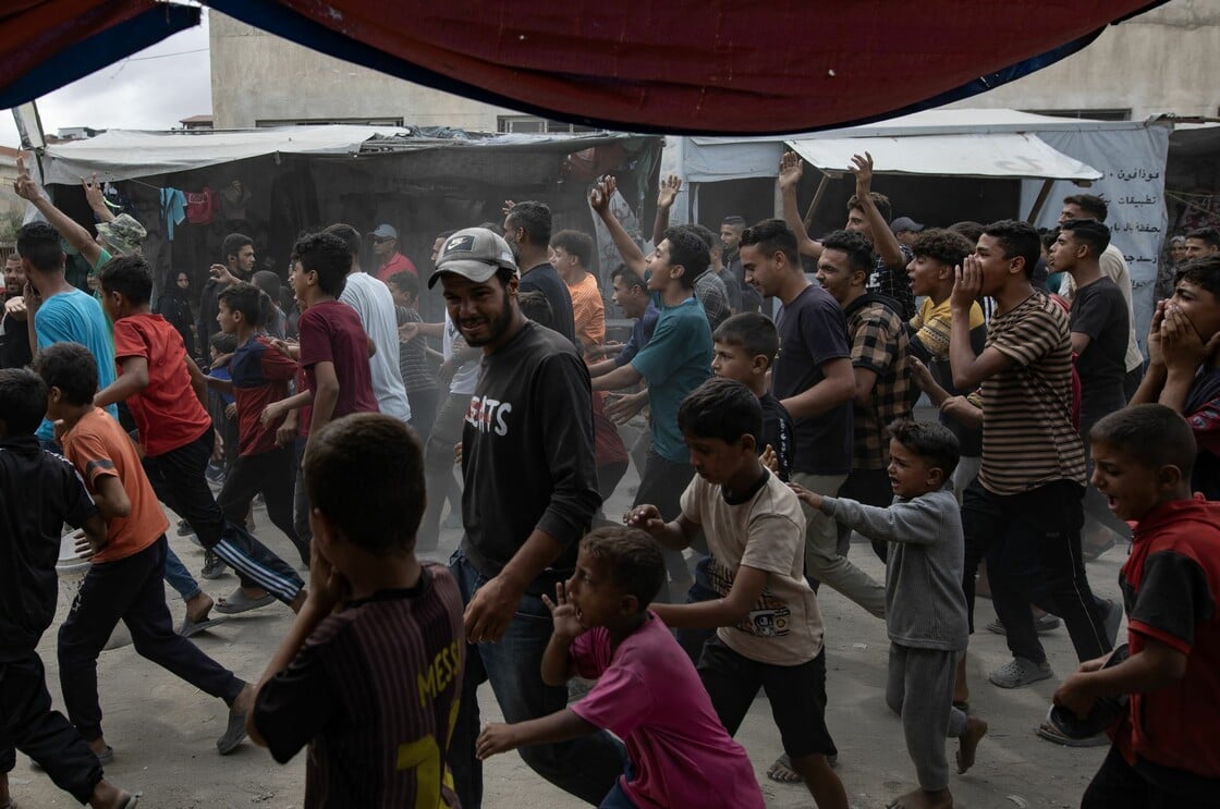 Παλαιστίνιοι και Ισραηλινοί πανηγυρίζουν τη συμφωνία για κατάπαυση του πυρός στη Γάζα